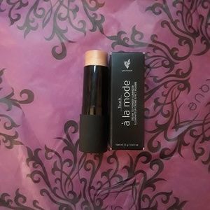 Touch a la mode Cream to Powder Luminizer